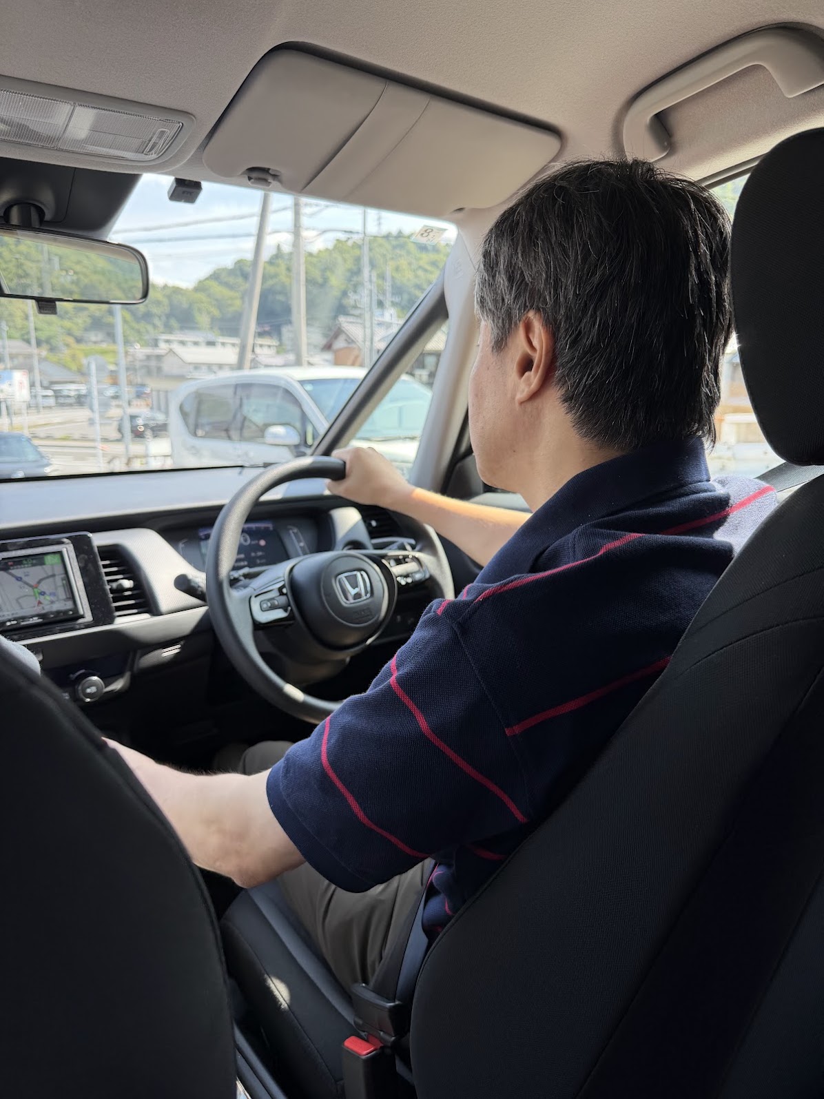 レンタカーの運転席
