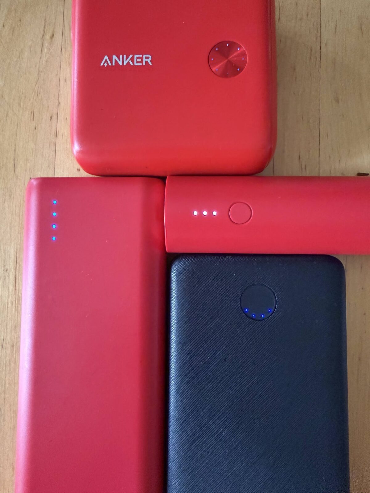 手元にあるモバイルバッテリー4つ