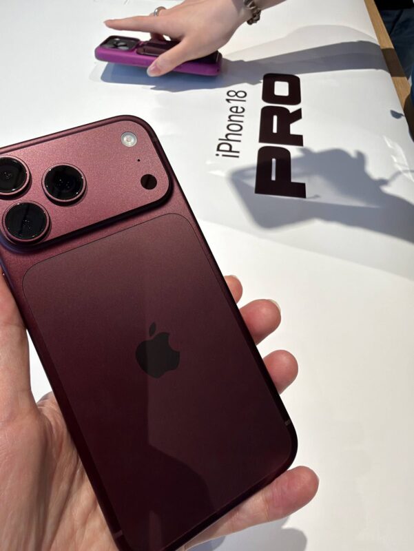 iPhone 18 Pro Max バーガンディ