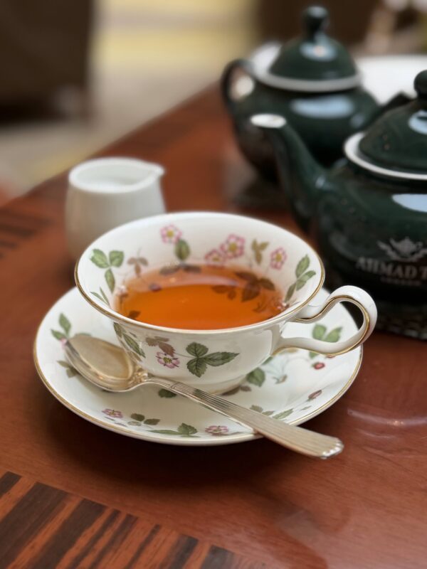 ラウンジ「シルフ」でいただく紅茶とティーポット